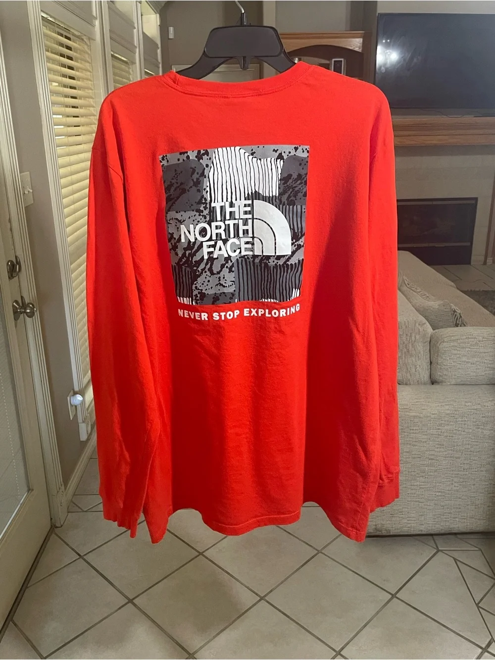 The North Face Circular Design Long Sleeve T-Shirt Men XXL Red Graphic Tee⁠